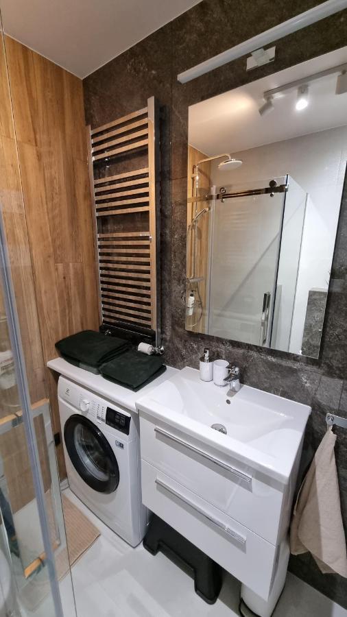 Apartament Mlody Gdansk - Bezplatny Parking, Mocne Wifi, Dobre Polaczenie Z Lotniskiem Extérieur photo